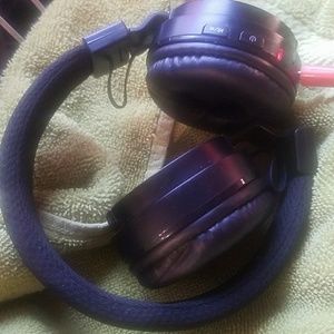 MG headset NO CHARGER